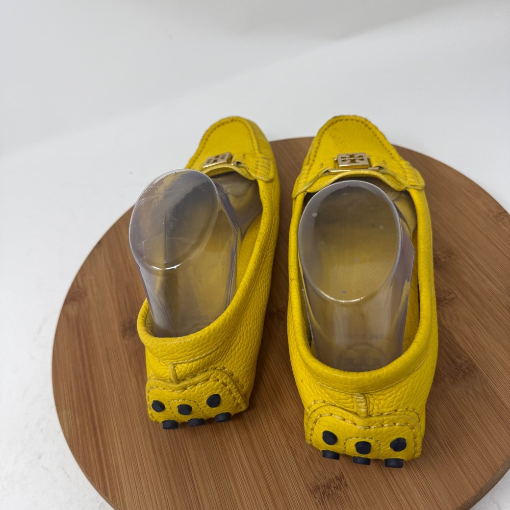 Tory Burch Driving Moccasin Yellow Pebble Leather Shoes Preppy Womens 9M - Picture 3 of 11